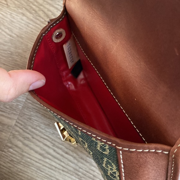 Vintage Dooney &Bourke wristlet ( handle strap is missing) - Picture 5 of 10